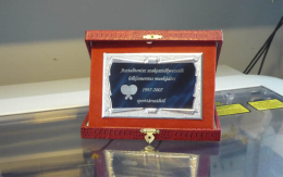 Emlékplakett díszdobozban