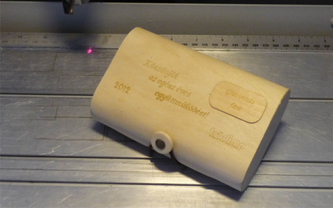 Gravírozott többcélú fa dobozka