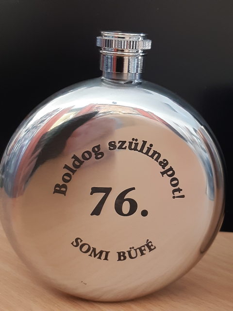 Flaskát gravíroztunk szülinapra